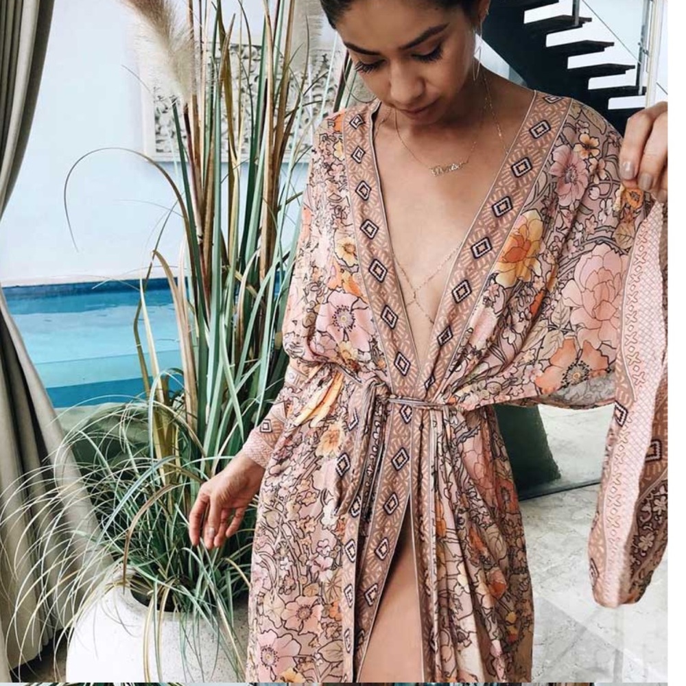 Beautiful kimono style silky top/wrap/robe